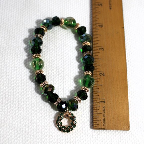 NIB Avon Happy Holidays Stretch Bracelet ~ Wreath ~ Green Glass Beads - Picture 2 of 5